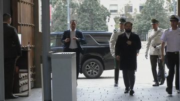 23042401 LLEGADA DEL PRESIDENTE BORIC A LA MONEDA 05