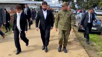 27042432 PRESIDENTE BORIC LLEGANDO A LOS ALAMOOS 02