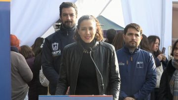 27052403 AUTORIDADES INAUGURAN PUNTON DE VACUNACIÓN EN PLAZA MAIPÚ 09