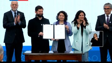 07062411 PPRESIDENTE FIRMA PROYECTO QUE CREA SISTEMA NACIONAL DE CUIDADOS 09