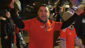 110624DEP02 APOYO HINCHAS LLEGANDO AL ESTADIO NACIONAL 18