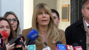 22072405 DEMÓCRATAS ENTREGA PROPUESTA A SUBSECRETARIO MONSALVE 03