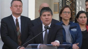 22072422 SUBSECRETARIO MONSALVE Y ALCALDES TRAS REUNIÓN SOBRE CRISIS DE HOMICIDIOS 01