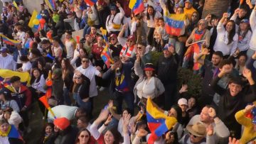 28072413 VENEZOLANOS SE MANIFIESTAN PREVIO AL CIERRE DE MESAS 09