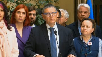 130824C03 DIRECTOR DEL SERNAC JUNTO A DIPUTADOS001