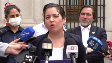 15102411 AUTORIDADES Y FUNDACION LUZ ENTREGA CARTA EN LA MONEDA 02