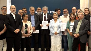 06122421 MINISTROS Y ACUERDO CON EL SECTOR PÚBLICO 01