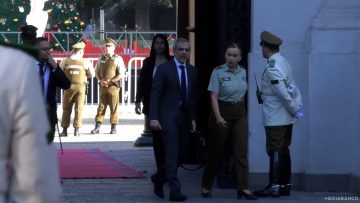 09122402 APOYO LLEGADA DE MINISTROS A LA MONEDA 01