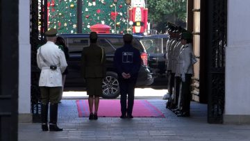 16122401 HONORES AL PRESIDENTE BORIC EN LA MONEDA 01