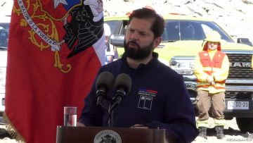 19122404 PRESIDENTE BORIC EN NUEVO ENROCADO DE LA RIBERA DEL RIO CHILLAN 25