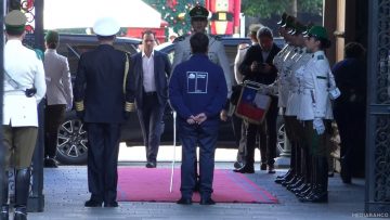 30122401 HONORES PRESIDENTE BORIC EN LA MONEDA 01