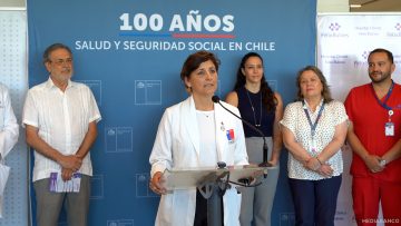 01012511 MINISTRA VISITA HOSPITAL FÉLIX BULNES POR PRIMER NACIMIENTO DEL AÑO 01