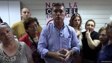 04012512 ALCALDE DE SANTIAGO Y REUNIÓN CON VECINOS POR CÁRCEL 01