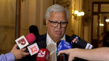 18012523 SENADOR SAAVEDRA TRAS SESIÓN SABATINA 01