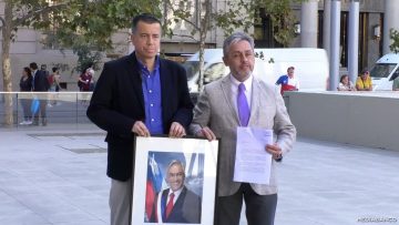28012502 DIPUTADOS CELIS Y DURAN POR MONUMENTO A PIÑERA 18
