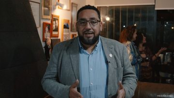 28022510 VALENTÍN TRUJILLO RECIBE MEDALLA GABRIELA MISTRAL 01