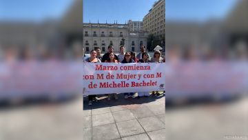 01032513 ORGANIZACIONES PIDEN A BACHELET COMO CANDIDATA EN EL FRONTIS DE LA MONEDA 01