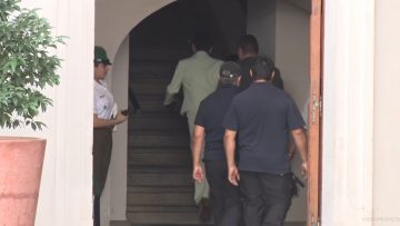 04032509 APOYO TOHÁ SUBIENDO SEGUNDO PISO 01