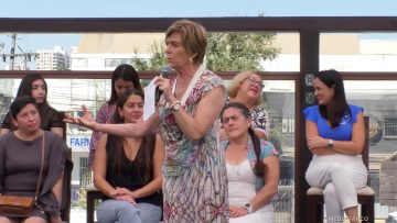 08032513 -ACTIVIDAD POR 8M CON EVELYN MATTHEI 01