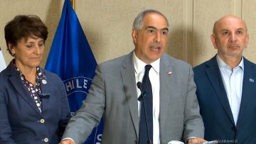 110325C07 PUNTO DE PRENSA SENADORES Y MINISTRA DE SALUD 14