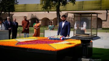 010425IND02 APOYO OFRENDA FLORAL PRESIDENTE BORIC 10 (1)