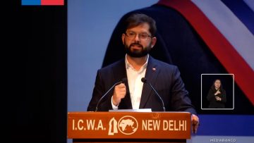 020425IND02 PRESIDENTE BORIC EN LA 53 SAPRU HOUSE LECTURE 11