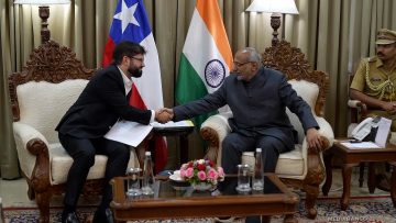 030425IND01 APOYO REUNIÓN PRESSIDENTE BORIC CON GOBERNADOR DE MAHARASHTRA 15 (1)