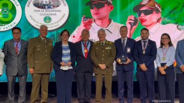 05042509 CARABINEROS Y CUMBRE CON VECINOS POR SEGURIDAD 01