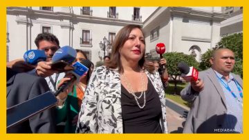 07042510 LLEGADA DE PAULINA VODANOVIC A LA MONEDA DEST