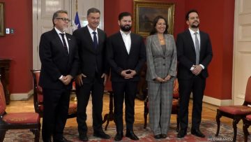 10042518 MESA SENADO TRAS REUNIÓN CON PRESIDENTE BORIC 01
