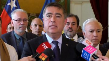 22042505 ALCALDE DE SANTIAGO MARIO DESBORDES SOSTIENE REUNIÓN CON LOS RECTORES DEL BARRIO UNIVERSITARIO 01