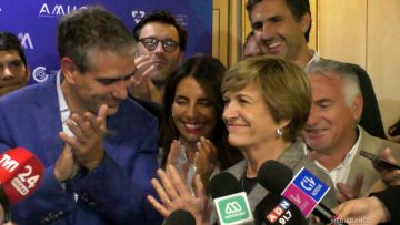 24042516 EVELYN MATTHEI EN ENCUENTRO CON ALCALDES 01
