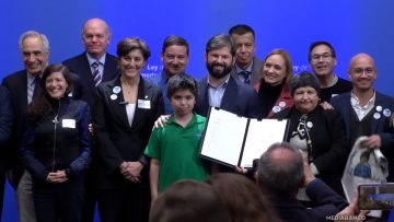25042515 AUTORIDADES POR PROMULGACIÓN DE LEY DE ENFERMEDADES RARAS 01 (1)
