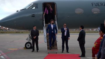 071125BOL01 LLEGADA PRESIDENTE BORIC A BOLIVIA 10