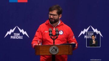 11112507 PRESIDENTE BORIC RECIBE AL TEAM PARACHILE 01