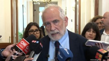 24112508 PUNTO DE PRENSA MINISTRO DE VIVIENDA 01