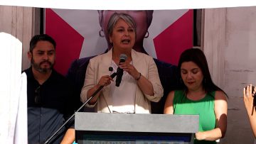 07122507 APOYOS Y DISCURSO JEANNETTE JARA EN IQUIQUE 01