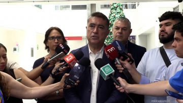 08122507 GOBIERNO Y ALCALDE SANTIAGO VISITAN A GUARDIA HERIDO 01