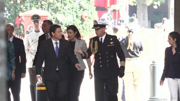 15122504 LLEGADA ARTURO SQUELLA A LA MONEDA 01 (1)