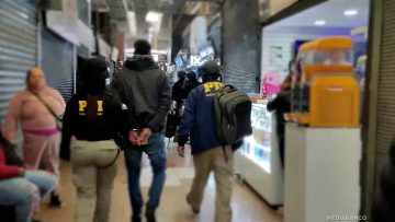 20122508 POLICÍA POR DETENCIÓN EN AEROPUERTO DE DELINCUENTE QUE LLEGÓ DESDE ITALIA 01