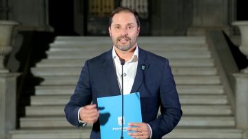 26022601 ALCALDE BELLOLIO POR MONUMENTO A BAQUEDANO 01