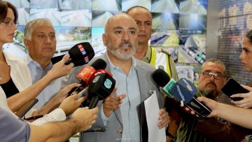 28022604 AUTORIDADES POR PLAN CONTINGENCIA POR SÚPER LUNES EN RM 27