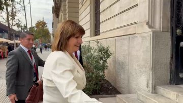 04052616 LLEGADA PATRICIA BULLRICH A LA UC 06