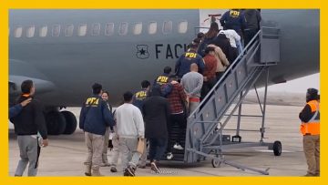 08052618 NUEVO VUELO DE EXPULSADOS 18