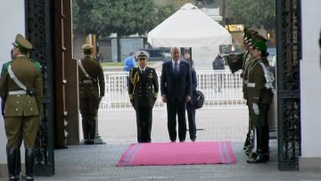 11052601 HONORES PRESIDENTE KAST 01