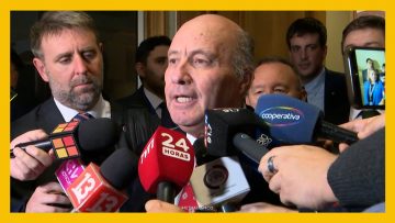 140526C02 DECLARACIONES MINISTRO QUIROZ TRAS COMISION DE HACIENDA 07