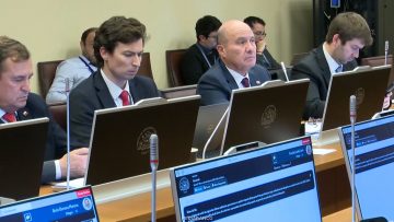 100626C26 APOYOS COMISIÓN DE HACIENDA 01