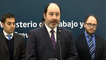 30062604 MINISTRO RAU RECIBE INFORME DE LA MESA DE REACTIVACIÓN LABORAL 01