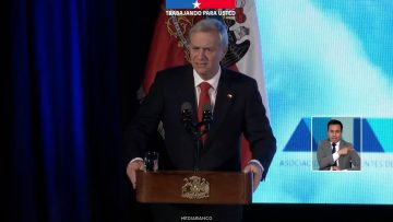 020726URU01 PRESIDENTE KAST EN DESAYUNO CON EMPRESARIOS 01