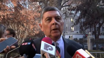 11072614 DECLARACIONES MINISTRO ALVARADO EN VELORIO ENRIQUE KRAUSS 01
